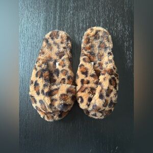 Serra Leopard Print Fuzzy Slippers (NEW without Tags)